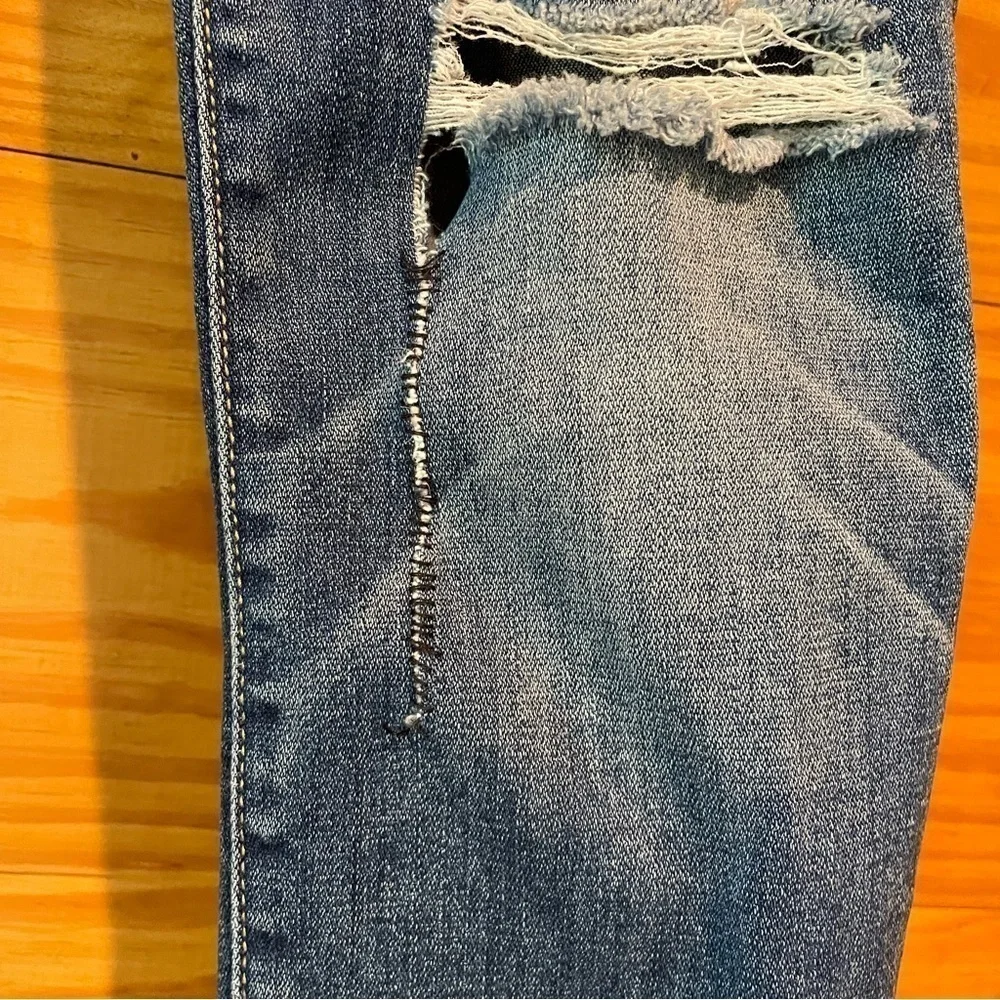 American Eagle Outfitters Super Stretch X Distressed High Rise Jegging 6 Short